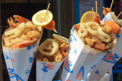 エビとオニオンリングとポテト