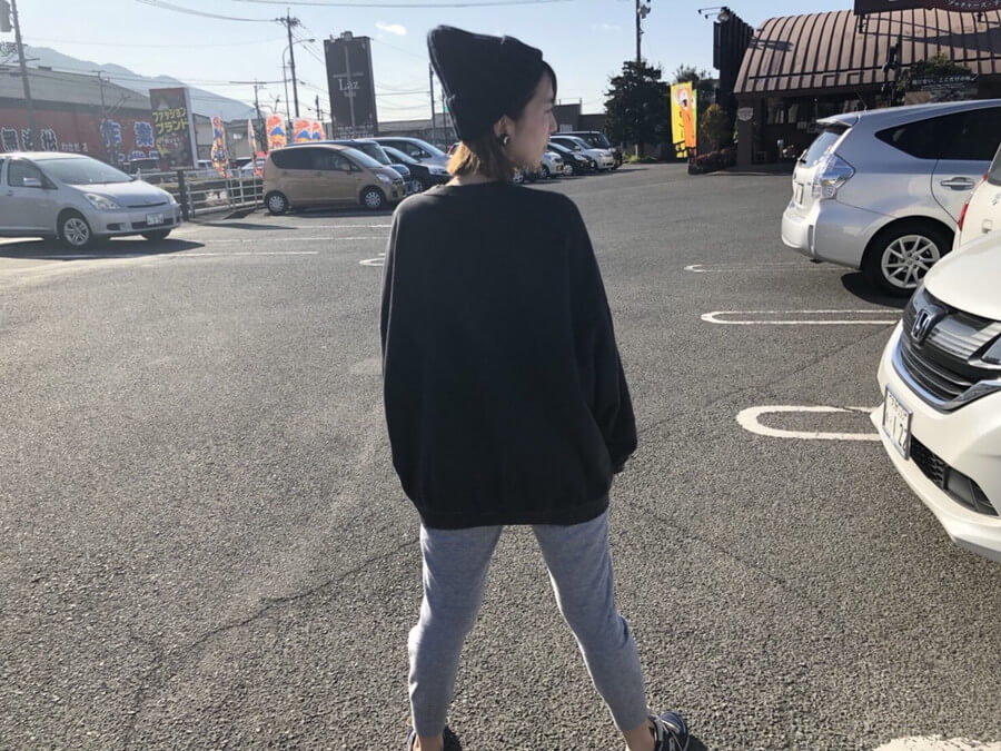 髪の短い女性